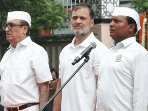 भाजपा का आरोप-सोनिया ने वंदे मातरम् रोकने की कोशिश की:वीडियो शेयर करके कहा- राष्ट्रगीत के दौरान असहज दिखीं; कांग्रेस का जवाब- कुर्सी मांग रही थीं