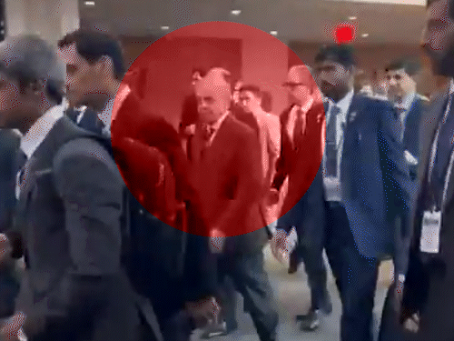 आतंकी हाफिज पर सवाल से भागे पाकिस्तानी PM शहबाज:UN में पत्रकारों ने पूछा- आतंकियों को पनाह देना कब बंद करेंगे; कोई जवाब नहीं दिया