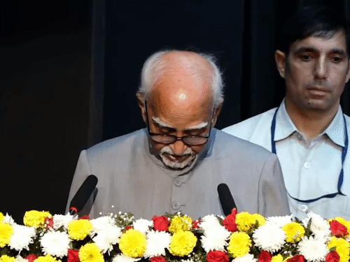 हामिद अंसारी ने पूर्व पीएम नेहरू की बात दोहराई:बोले- भारत को असली खतरा कम्युनिज्म से नहीं, हिंदू दक्षिणपंथी सांप्रदायिकता से था