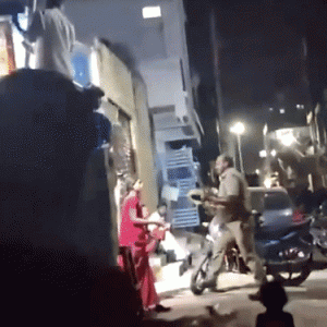 होमगार्ड ने महिला को बाल पकड़कर जमीन पर घसीटा, VIDEO:गिरफ्तार; ड्यूटी से हटाया, दोनों के बीच बहस हुई थी, हैदराबाद का मामला